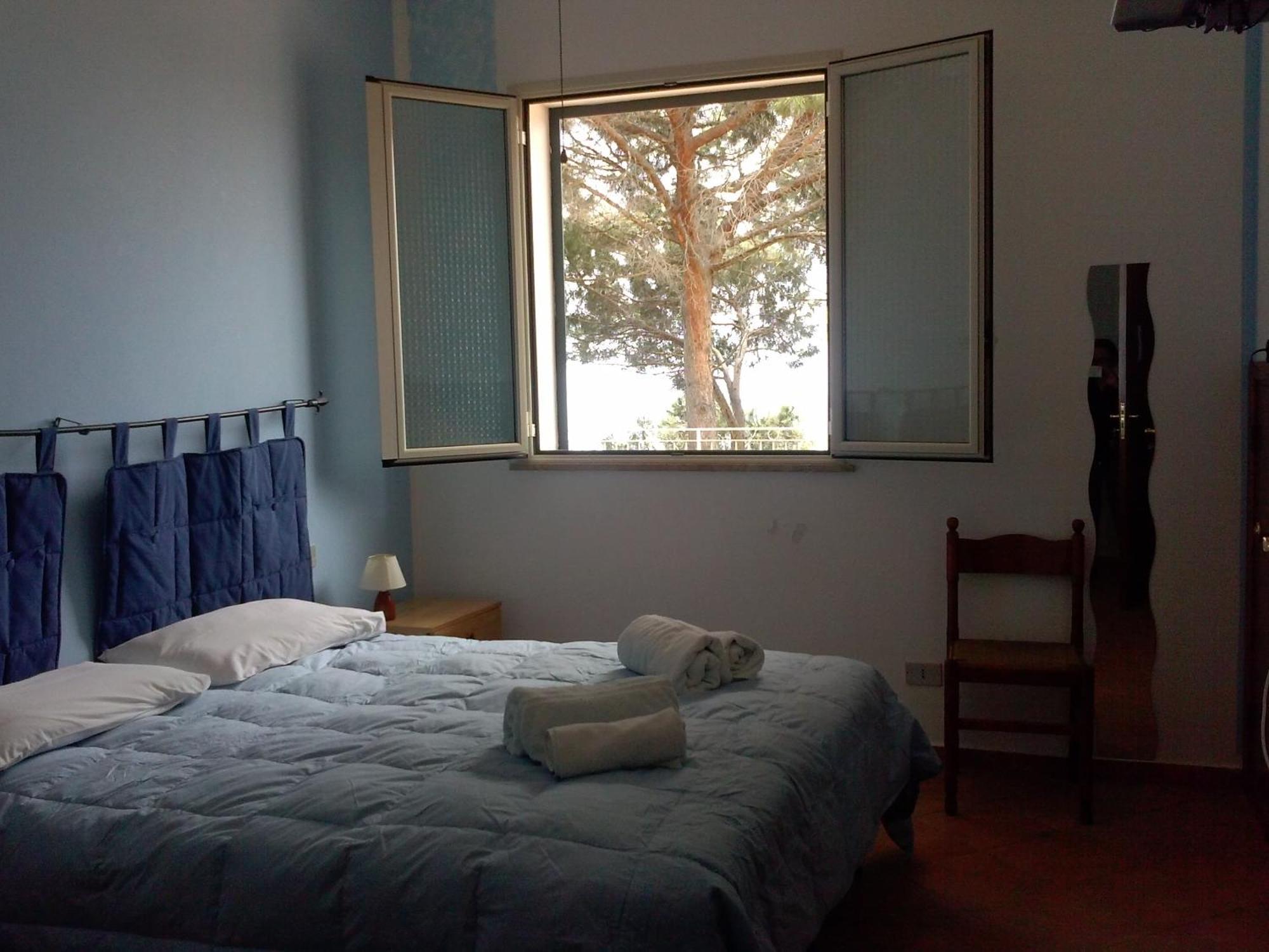 Alba Tra I Pini B&B 체팔루 객실 사진