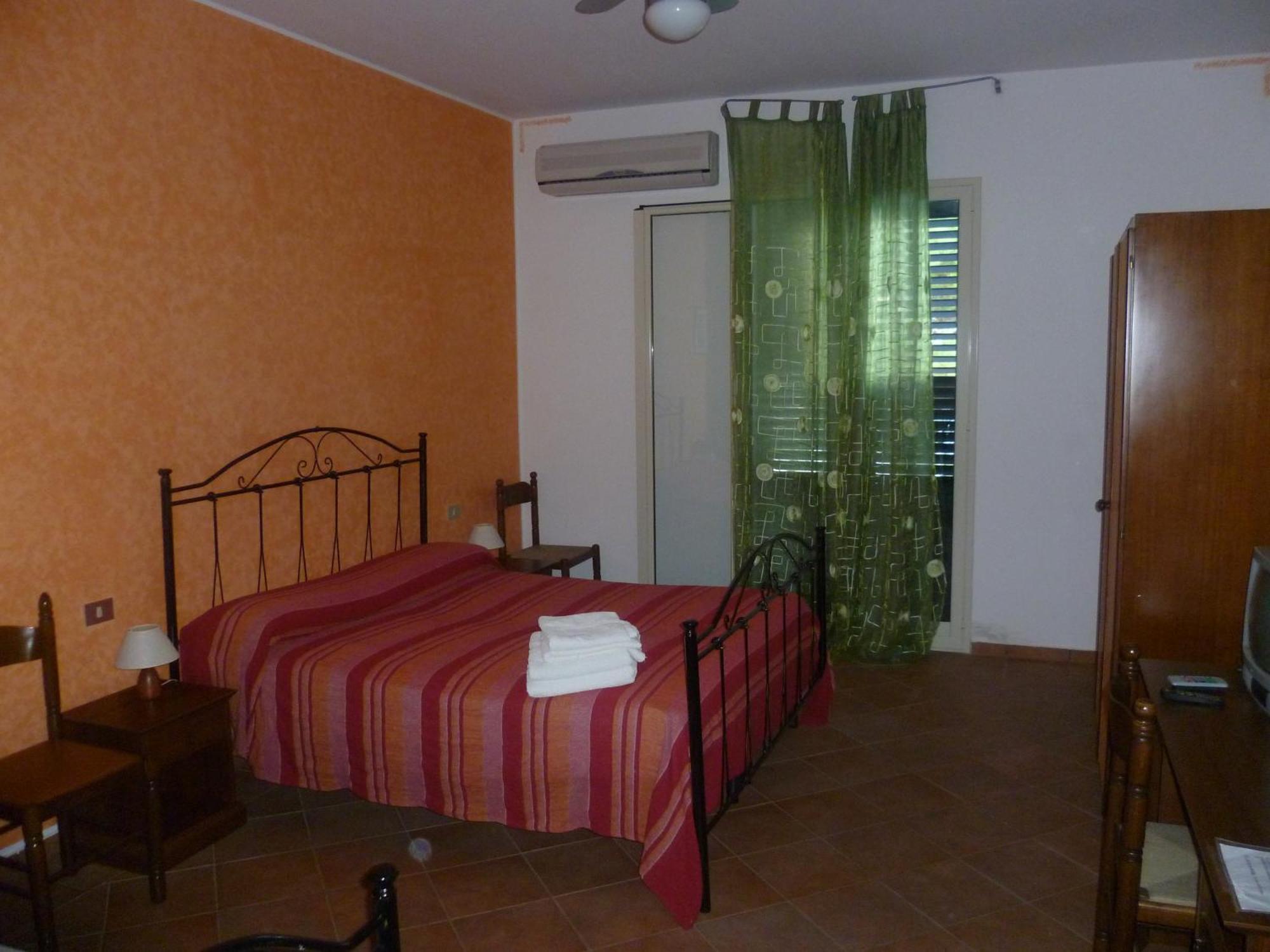 Alba Tra I Pini B&B 체팔루 객실 사진