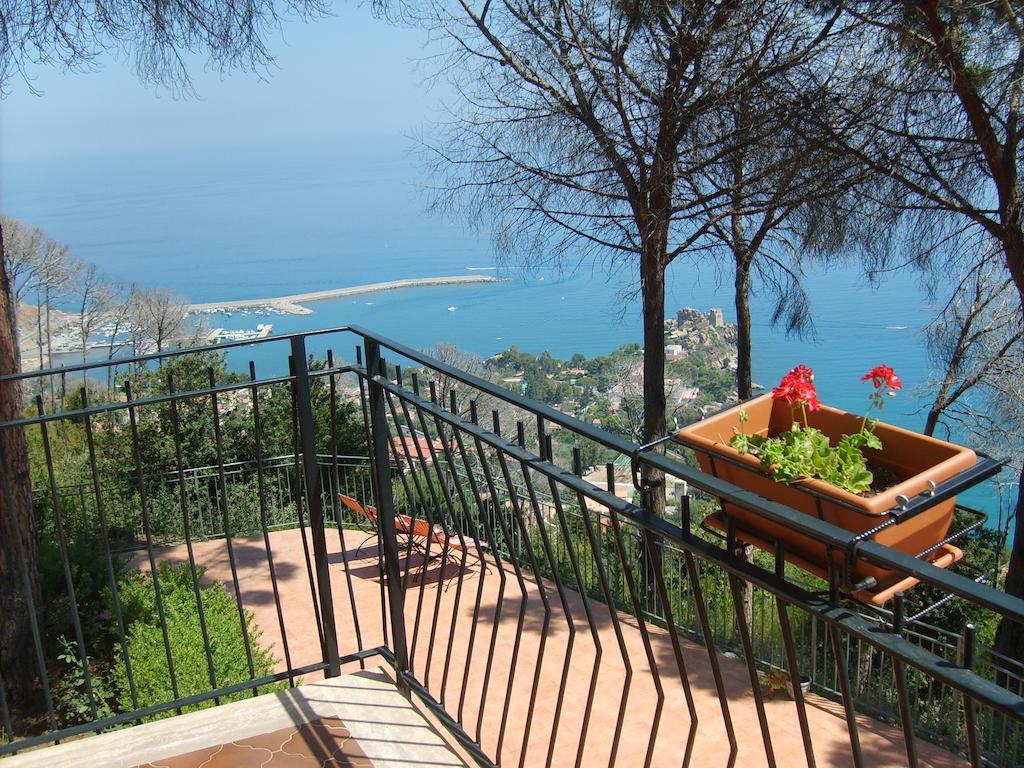 Alba Tra I Pini B&B 체팔루 객실 사진